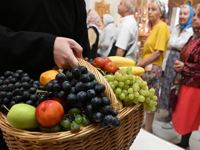 Na Preobraženje Gospodnje osveštava se grožđe