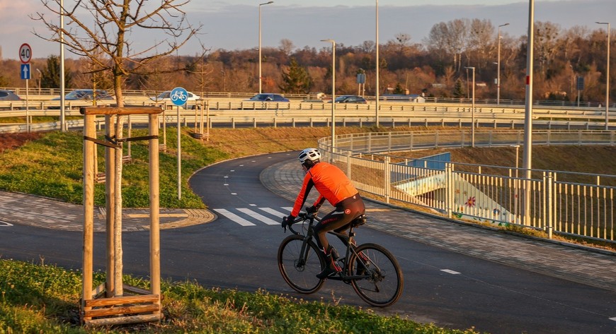 Eksperci zwrócili uwagę na wieloletnie inwestycje infrastrukturalne - w tym rozwój sieci, która dziś liczy 428 km tras. 