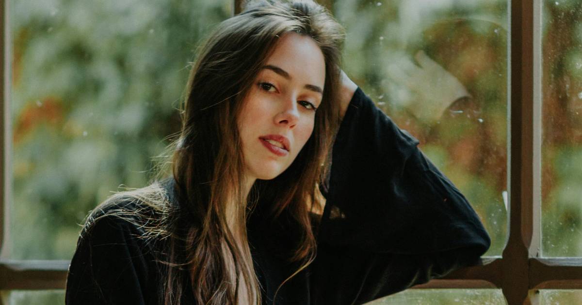 Zapomnij o żmudnym olejowaniu włosów. To serum odżywi i wygładzi pasma w kilka minut