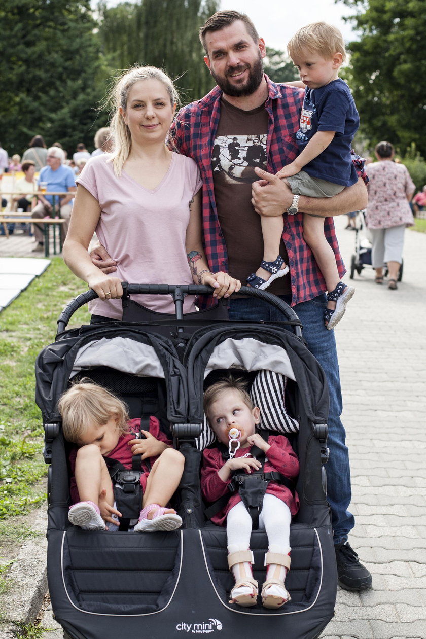 Żory. Mieszkańcy Rogoźnej zorganizowali piknik i zbiórkę pieniędzy dla trojaczków