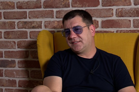 "MAJA ISPADA BUDALA, ASMIN UŽIVA" Ivan Marinković urnisao bivše cimere, nije poštedeo ni Bebicu i Teodoru: "Cilj mi je bio da ih razdvojim"
