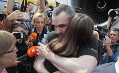 Uwolniony Ołeh Sencow już na Ukrainie. 'Nasza walka o zwycięstwo się nie kończy'