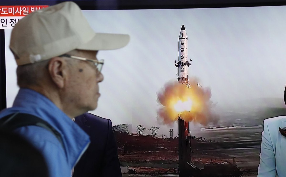"Uważa się, że chodzi tu o pocisk balistyczny średniego zasięgu (IRBM) ulepszony w porównaniu z pociskami typu Musudan (o planowanym zasięgu 3-4 tys. km - PAP), które zawodziły" - powiedział Han deputowanym w Seulu.