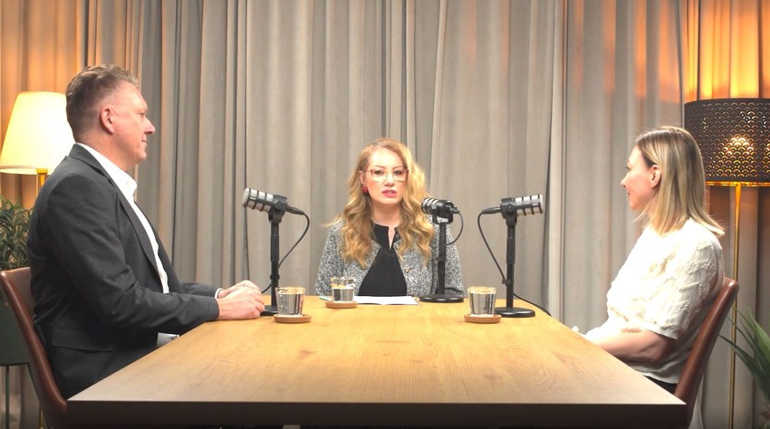 ministarka Tatjana Macura, Sandra Jovanović i demograf Miodrag Pantović u podkastu "Za srce više" (s desna na levo)