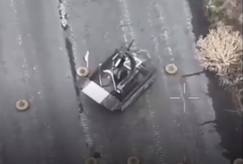 Kurier mijający miny