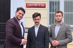 Skandaliczne praktyki na uczelniach medycznych dobiegną końca? Jest nadzieja, ale...