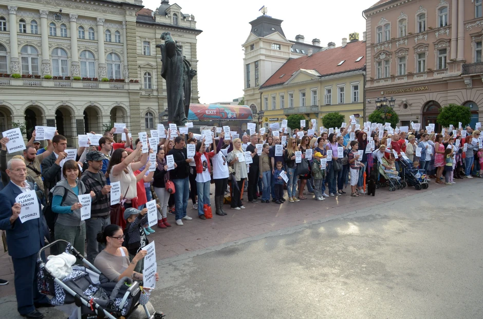 Oko 300 Novosađana i građana iz drugih mesta u Srbiji