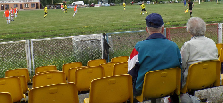 Urok niższych lig piłkarskich. Oto 11 powodów, dla których warto chodzić na mecz