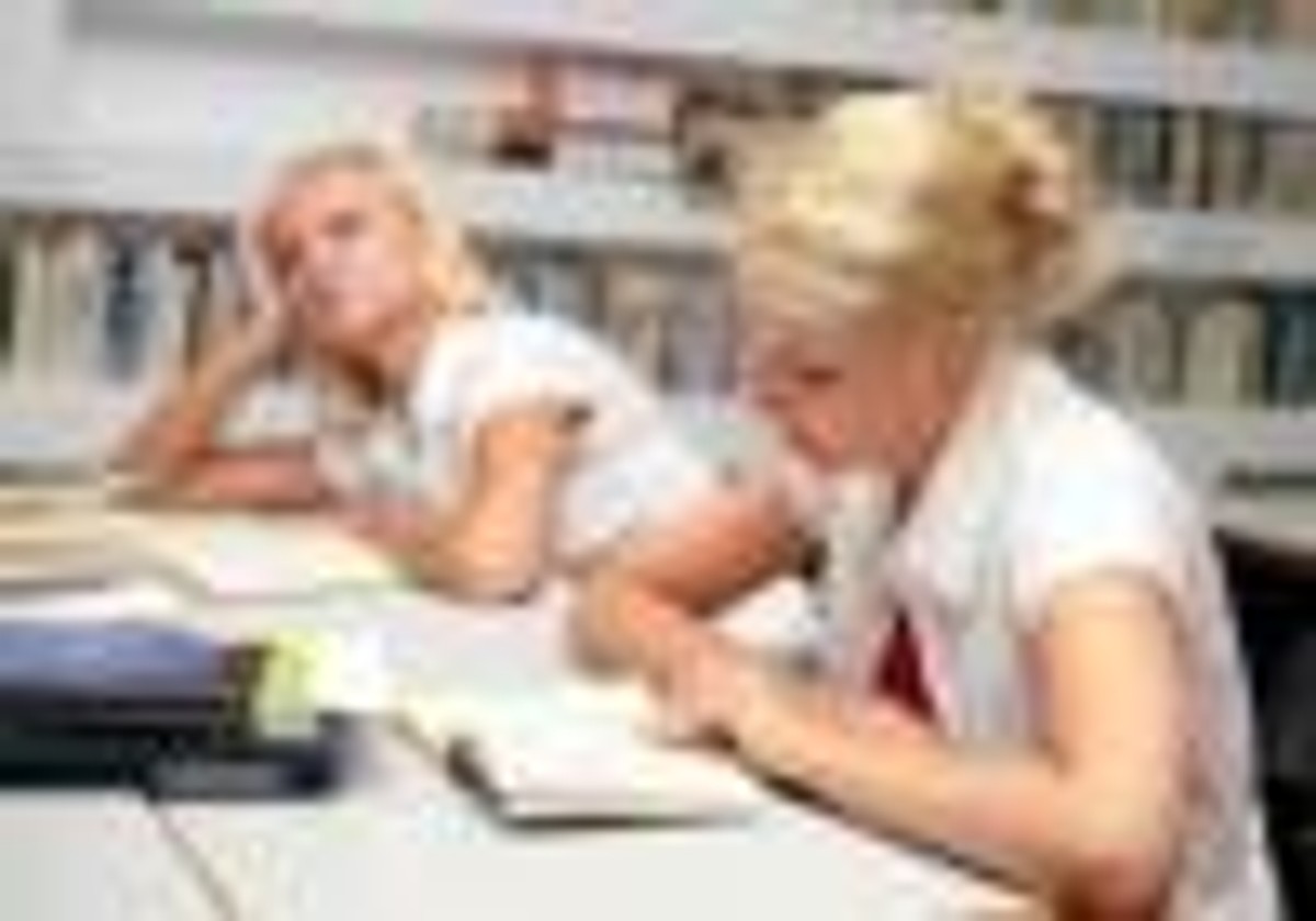 Uczniowie biorą korepetycje najczęściej z angielskiego i matematyki.