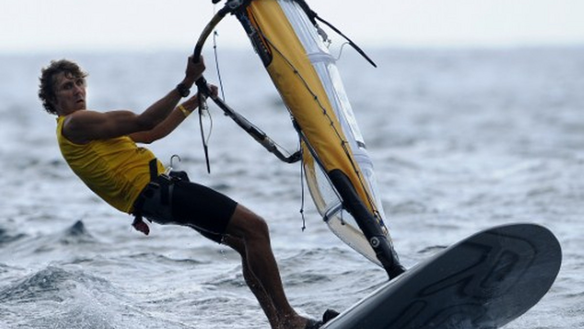 Międzynarodowa Federacja Żeglarska (ISAF) potwierdziła ostatecznie jakie klasy wezmą udział w igrzyskach olimpijskich Rio de Janeiro 2016. Po piątkowej decyzji o włączeniu skiffa dla kobiet Mackay FX, w sobotę zadecydowano o włączeniu kiteboardingu kobiet i mężczyzn w miejsce windsurfingowych desek dla pań i panów - poinformował serwis zagle.com.pl.