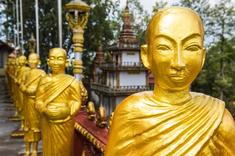 Sihanoukville zaskoczy was nie tylko naturą, ale też pięknymi świątyniami