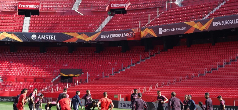 Liga Europy: Mecz Sevilla-Roma odwołany. Włosi nie mają zgody na lądowanie w Hiszpanii
