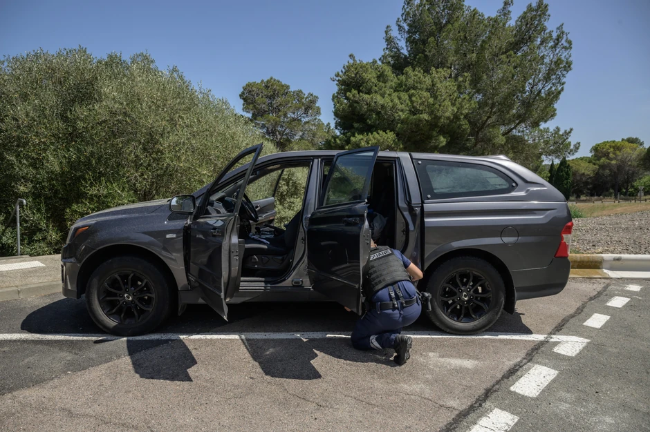 Ilustracija: pretres automobila