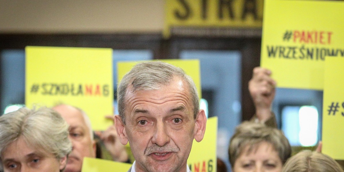 Nauczyciele strajkowali w kwietniu. Protest został zawieszony przed rozpoczęciem egzaminów maturalnych. 2 października Sławomir Broniarz, prezes ZNP, ogłosił, że 15 października rozpocznie się akcja protestacyjna (zdjęcie archiwalne)