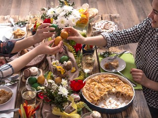 Kościoły do zamknięcia, fryzjerzy nie [NOWY SONDAŻ]