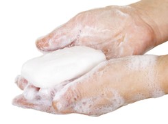 Częste mycie skraca życie? Nowe wyniki badań dotyczących alergii