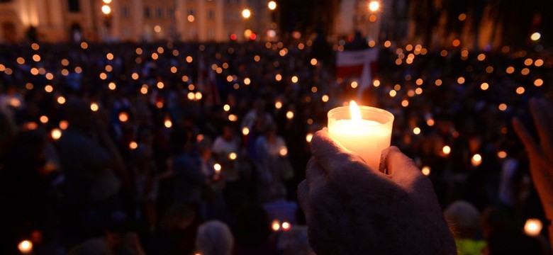 "Imagine" Johna Lennona i "Łańcuch światła" przed Sądem Najwyższym w Warszawie. ZDJĘCIA