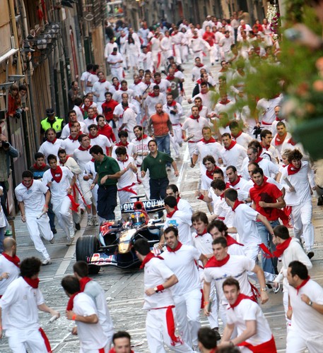 Tym razem ludzie uciekali nie przed bykami, a przed końmi... mechanicznymi