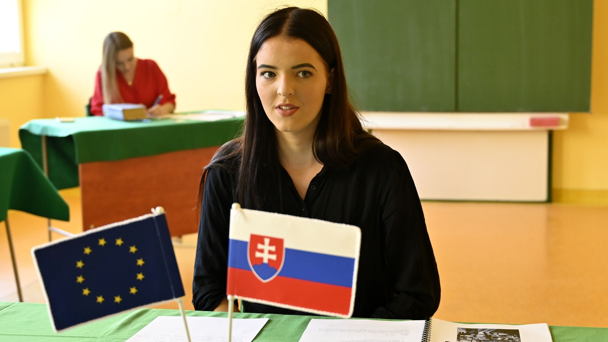 Študentka počas maturitnej skúšky