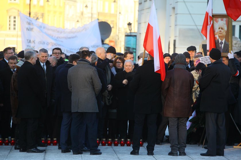 Tabuny policji, barierki... Takiej miesięcznicy jeszcze nie było!