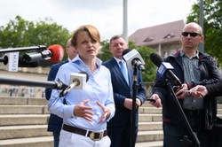 Bon turystyczny nie dla emerytów. Emilewicz wyjaśnia