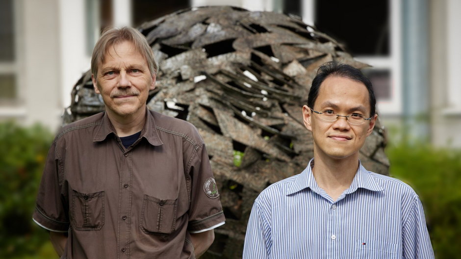 Prof. dr Ulf-G. Meißner (L) i dr Chien Yeah Seng