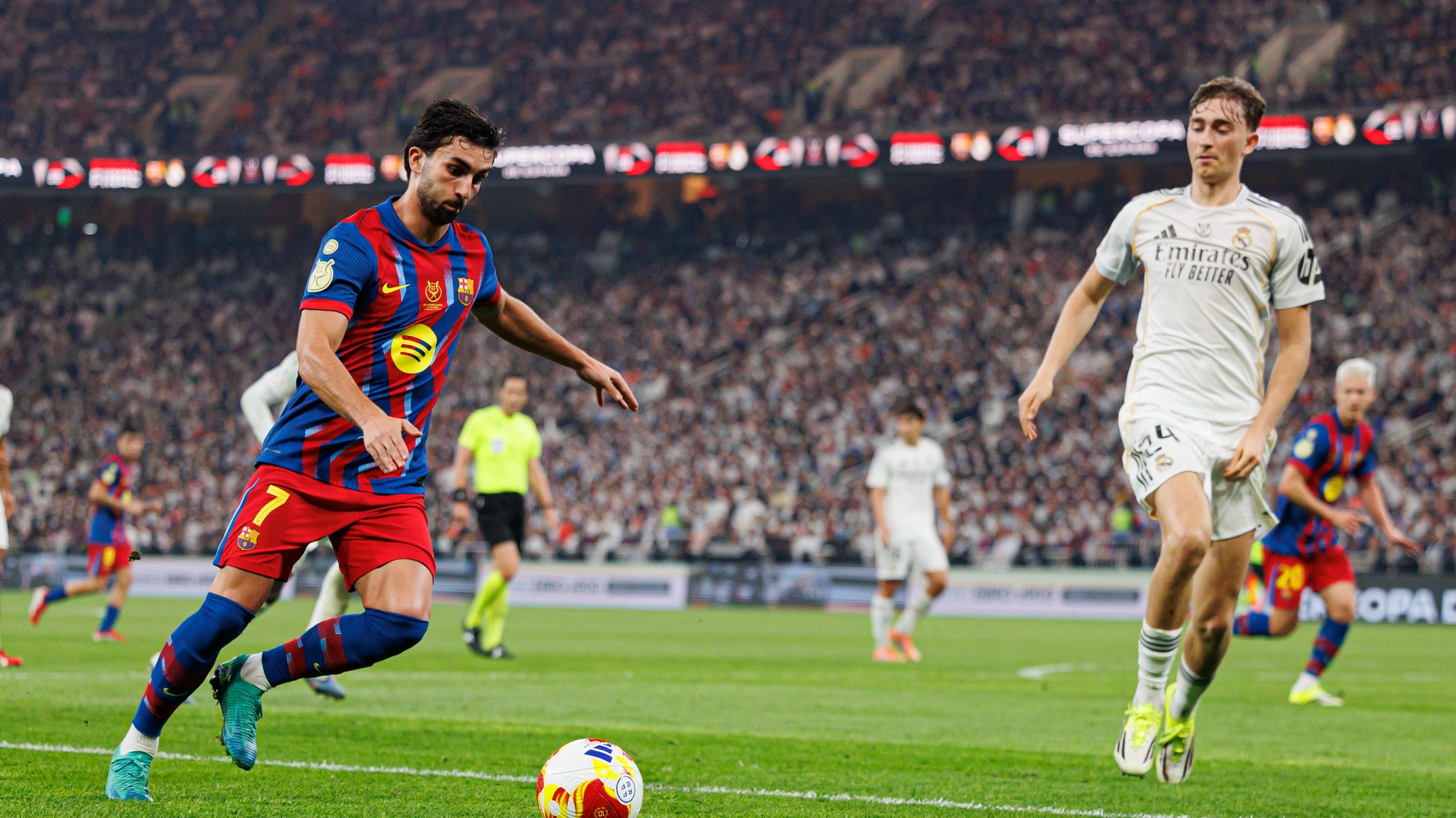 Cine transmite Barcelona - Real Madrid la TV. La ce ora începe El Clásico