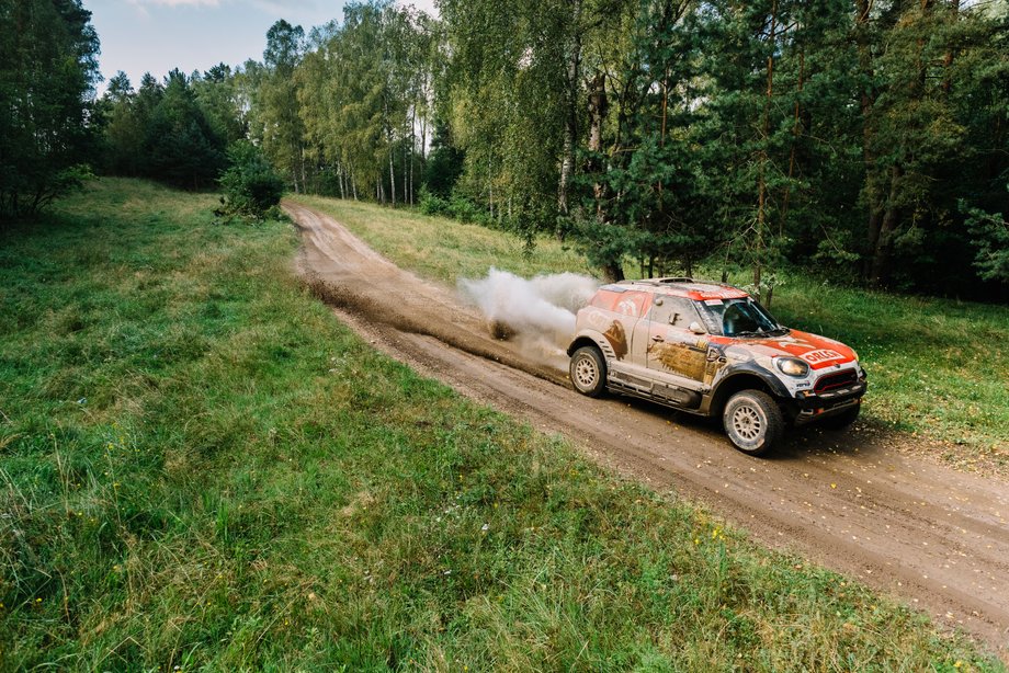 MINI John Cooper Works Rally – ryczący potwór, który spala 80 litrów na "setkę"