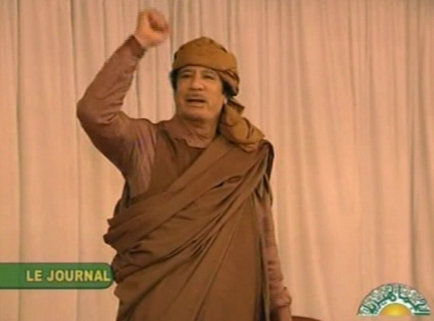 Płonie budynek rządu Kadafiego. Tłum rozniósł radio i telewizję!