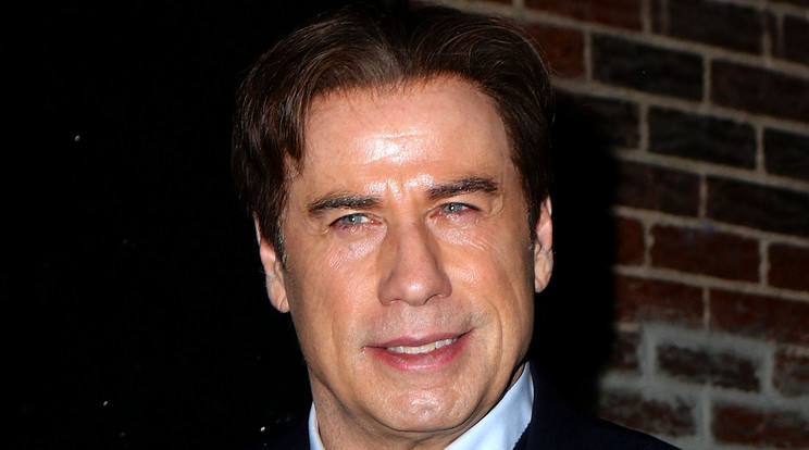 John Travolta továbbra is ragaszkodik a férfi masszőrökhöz