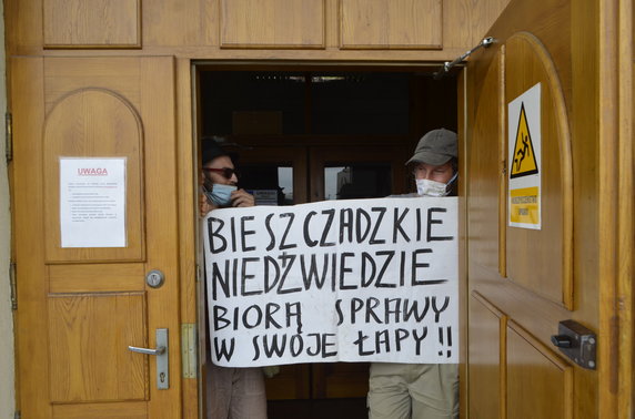 Protest pod siedzibą Regionalnej Dyrekcji Lasów Państwowych w Krośnie