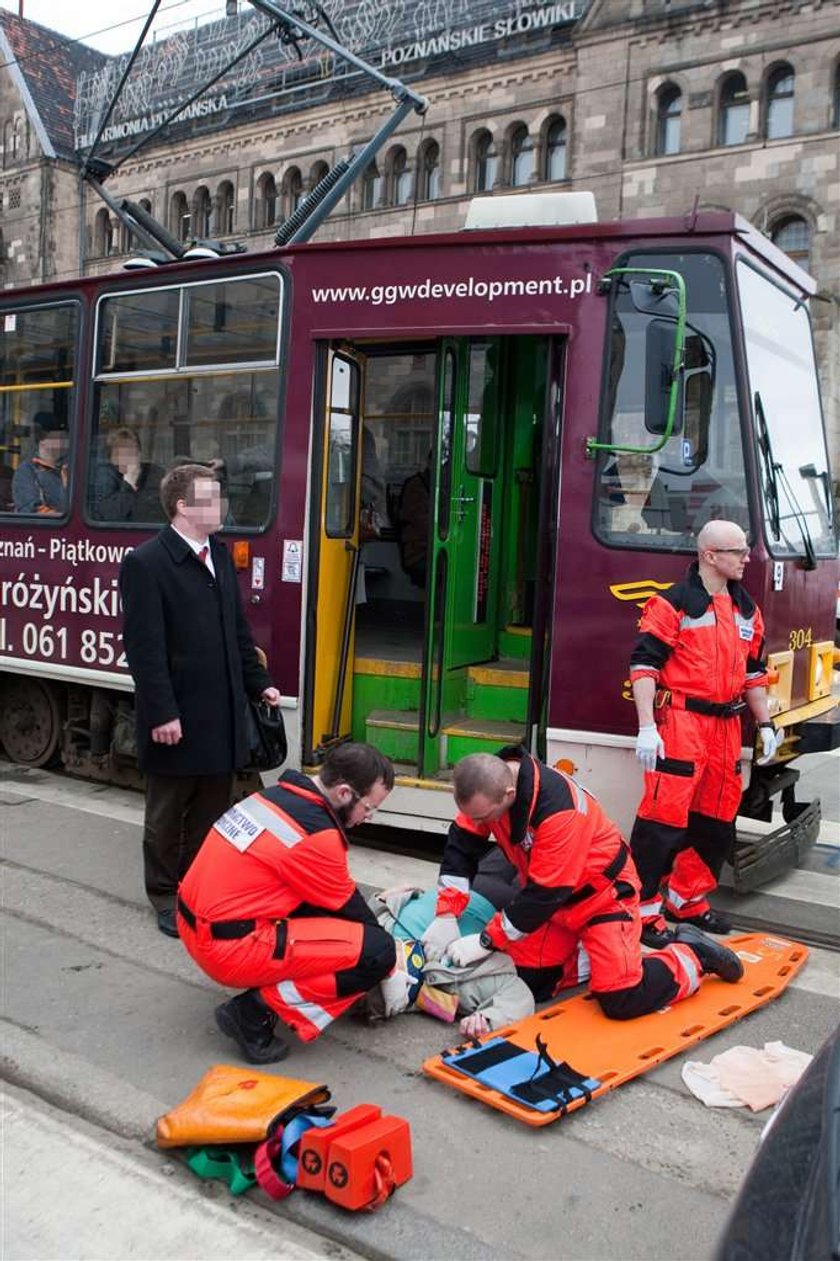 Tramwaj potrącił staruszkę