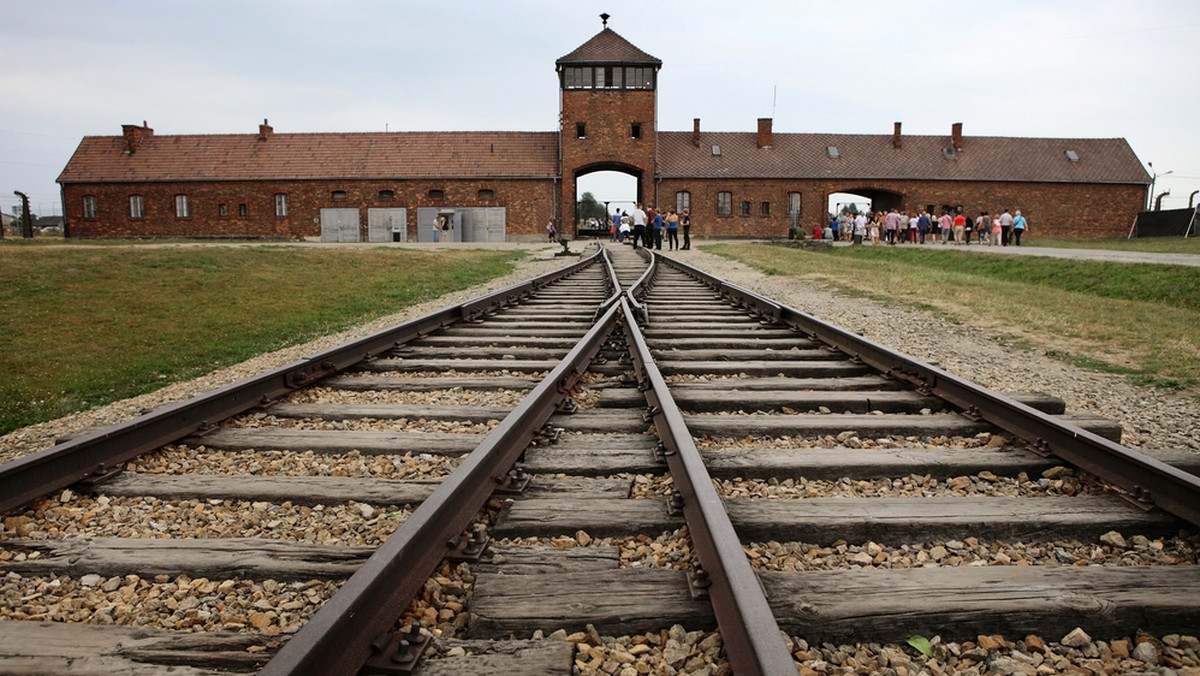 Auschwitz. Kto chce zarobić na tragedii?