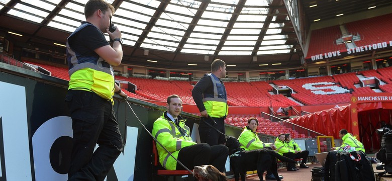 Liga angielska: Eksplozja podejrzanego pakunku na Old Trafford. WIDEO