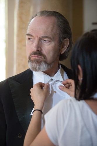 Francuski aktor André Wilms na planie filmu 'Maria Curie'