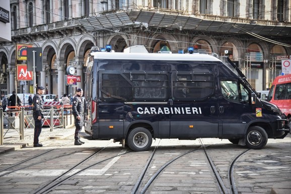 SIN (11) GLEDAO KAKO MU OTAC UMIRE Horor u Italiji: Napala ga grupa mladih, pao je na zemlju i više mu NIJE BILO SPASA