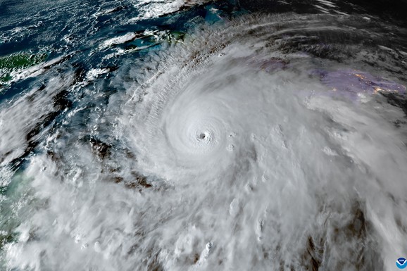 AMERICI PRETI URAGAN KOJI ĆE IZAZVATI KATASTROFALNU ŠTETU! Dramatični proračun vodećih naučnika: "Već sada krenite sa pripremama"