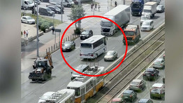 Elképesztő videó: busz hajtott a forgalommal szemben a Könyves Kálmán körúton