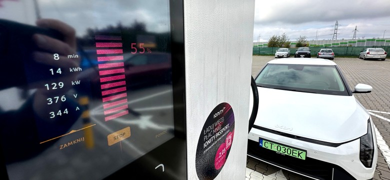 Płonące elektryki to mit? Twarde dane Straży Pożarnej za 2025 rok