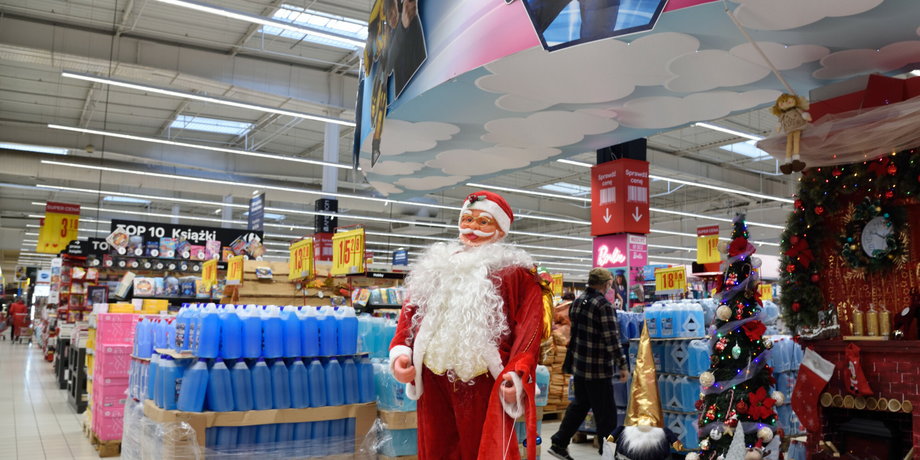 13 proc. Polaków planuje wydać na produkty świąteczne nie więcej niż 100 zł na osobę
