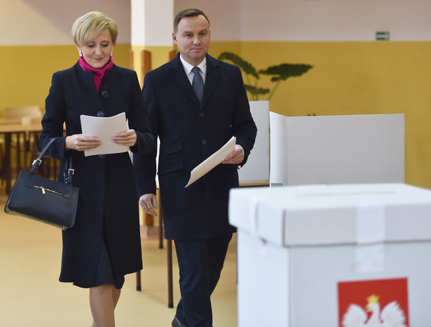 Exit poll: Zwycięstwo Prawa i Sprawiedliwości. Gratulacje od prezydenta Dudy