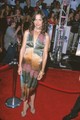 2000 - Magasságának köszönhetően Katie Holmes elég szerencsés ahhoz, hogy szinte bármit viselhet. De talán ez a színes ruha és nyakpánt kombináció egy kevésbé jól sikerült választás volt