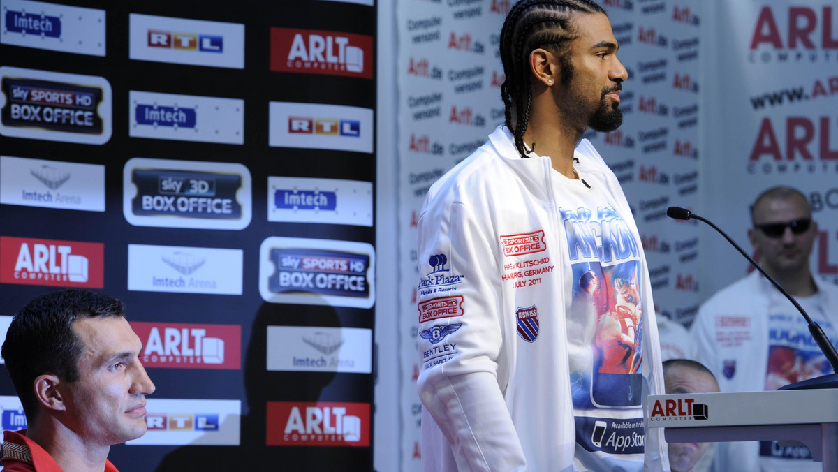 Mistrz świata WBA wagi ciężkiej David Haye jest przekonany o tym, że jeśli uda mu się w sobotę pokonać na gali boksu w Hamburgu czempiona WBO i IBF Władymira Kliczkę, starszy brat Ukraińca - Witalij - zrezygnuje z wrześniowej walki z Tomaszem Adamkiem.