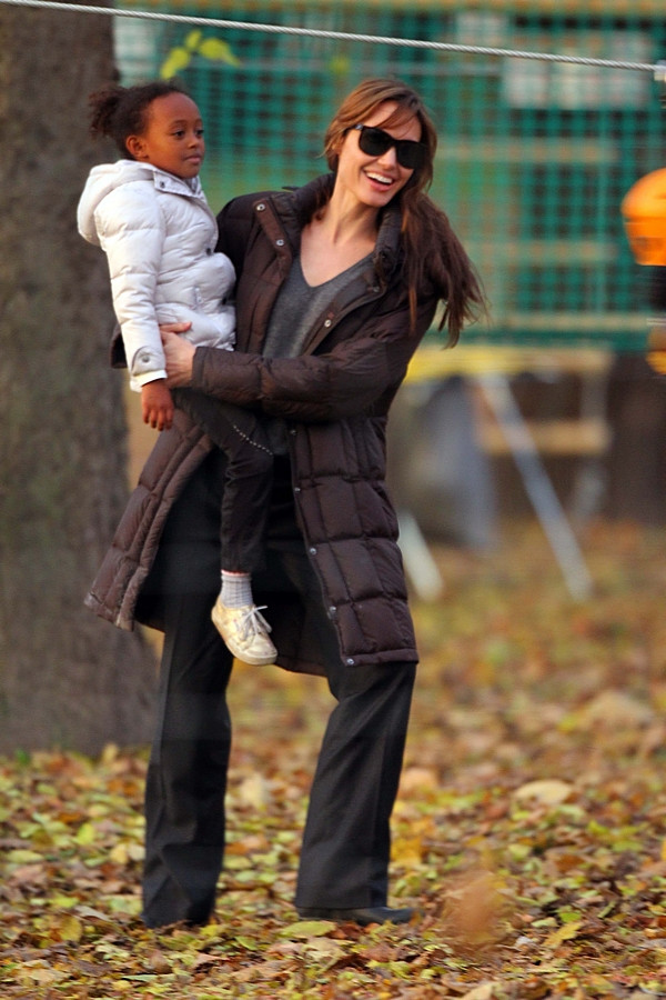 Brad Pitt i Angelina Jolie w parku z dziećmi w Budapeszcie