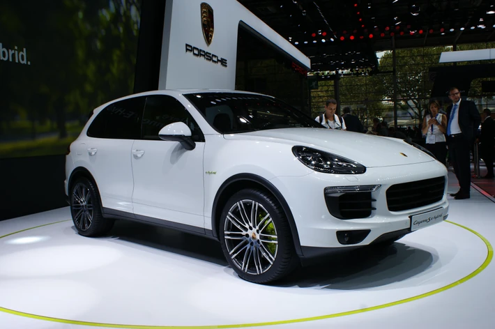 Porsche Cayenne S- Hybrid.