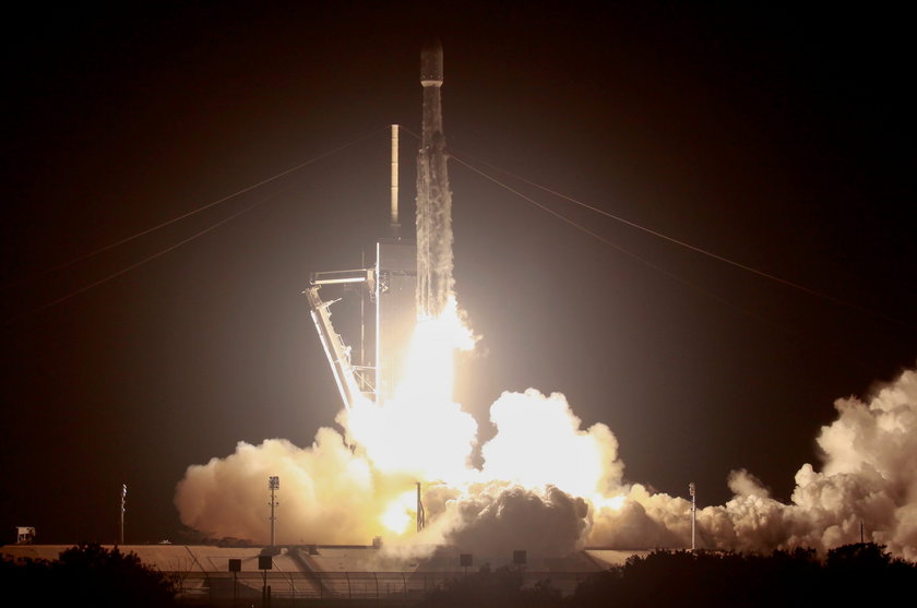 Firma SpaceX Elona Muska współpracuje ściśle z NASA. Początki tej firmy to pasmo nieustających porażek. Dziś jest inaczej