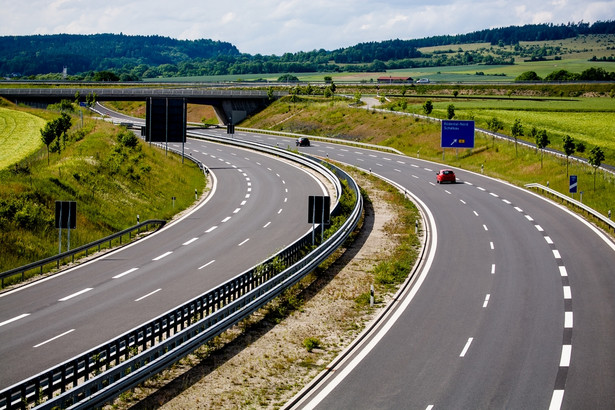 Konieczne są dalsze inwestycje w sieć dróg i autostrad.