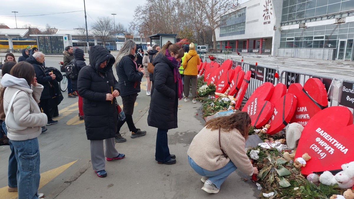 Novi Sad  skup paljenje sveća