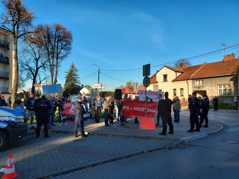 Protest przed spotkaniem z Jarosławem Kaczyńskim w Wadowicach