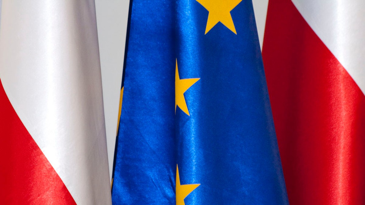 Polacy zdecydowanie opowiadają się za zacieśnianiem integracji europejskiej w dziedzinie obronności, dyplomacji i sektora energetycznego - wynika z opublikowanego badania opinii Eurobarometr. Są także entuzjastami dalszego rozszerzania Unii.